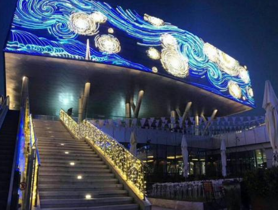 在商場中，應(yīng)該選擇什么樣的室內(nèi)全彩led顯示屏型號(hào)！