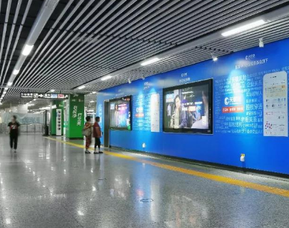 地鐵站不同區(qū)域?qū)κ覂?nèi)全彩led顯示屏要求有哪些？