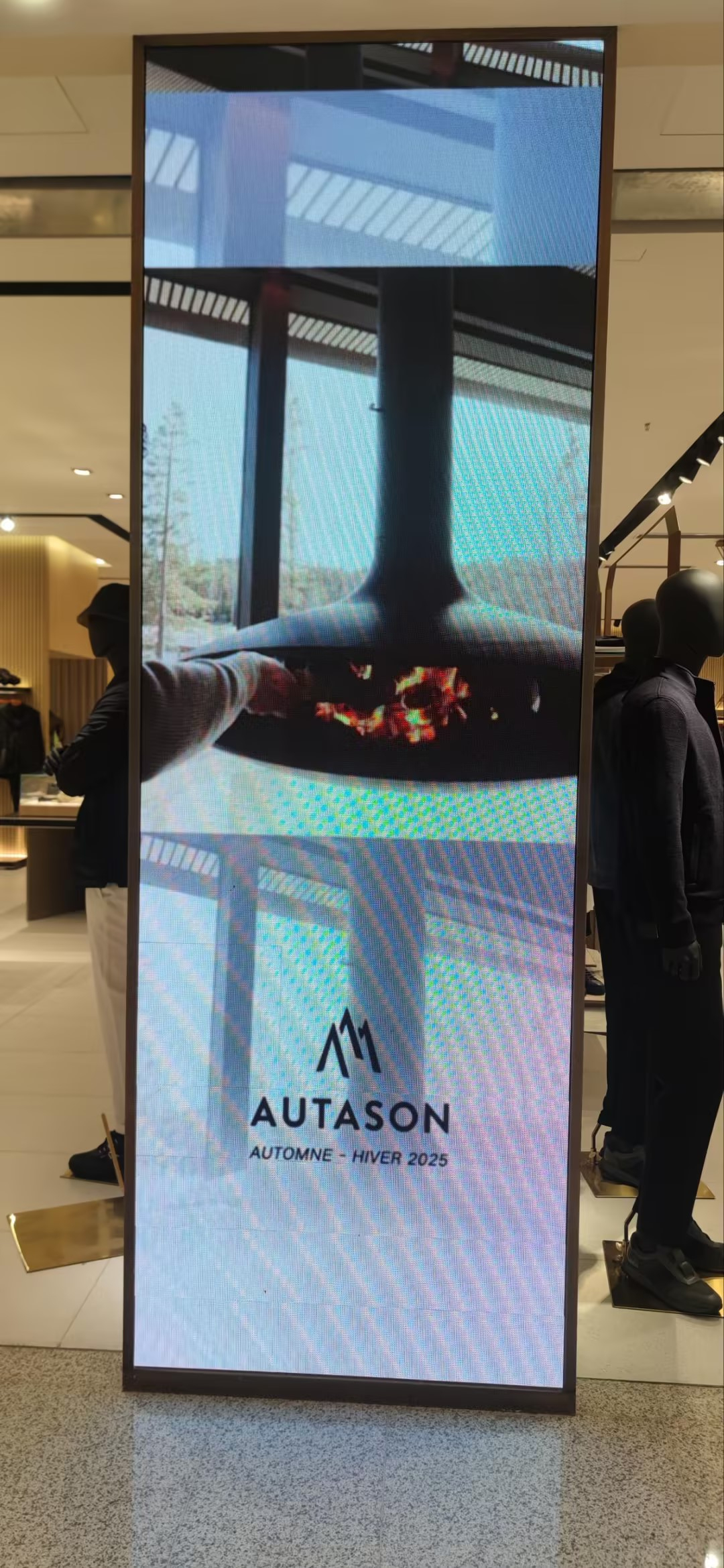 長(zhǎng)沙望城區(qū)月亮島某商場(chǎng)LED顯示屏